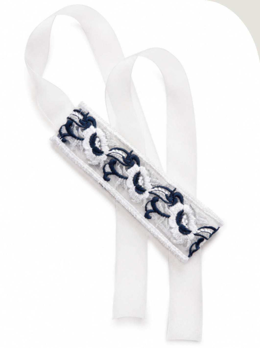 Choker bordado blanco