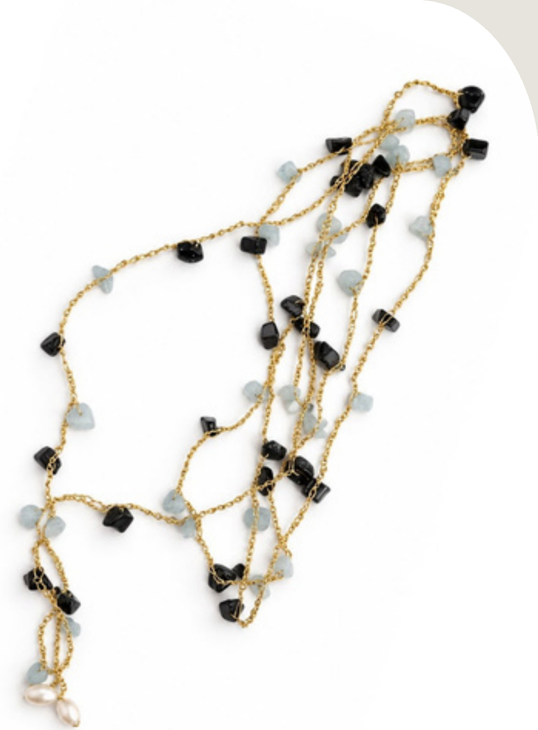 Collar Modelo Eclat con abalorios negros y azules